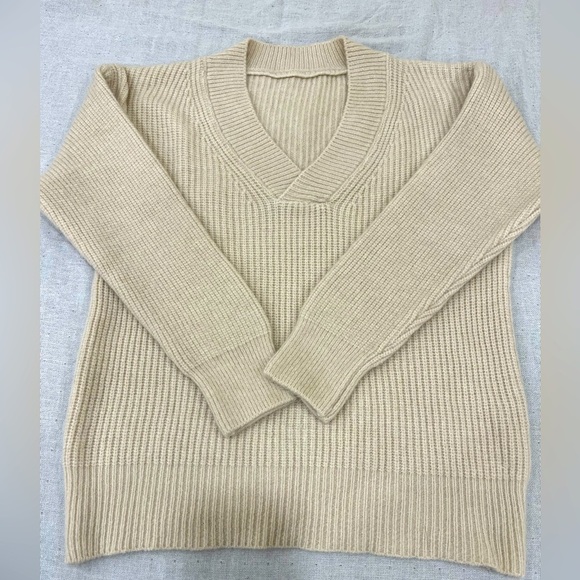 Sweater (polyester and wool) - Picture 1 of 5
